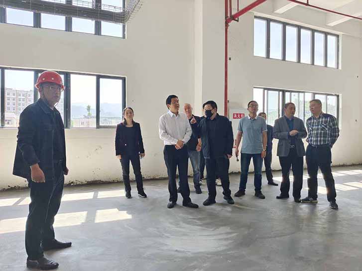 重慶市農(nóng)委畜牧處向品居處長(zhǎng)、晏亮副處長(zhǎng)、畜牧總站李發(fā)玉研究員等一行到重慶69畜牧調(diào)研指導(dǎo)