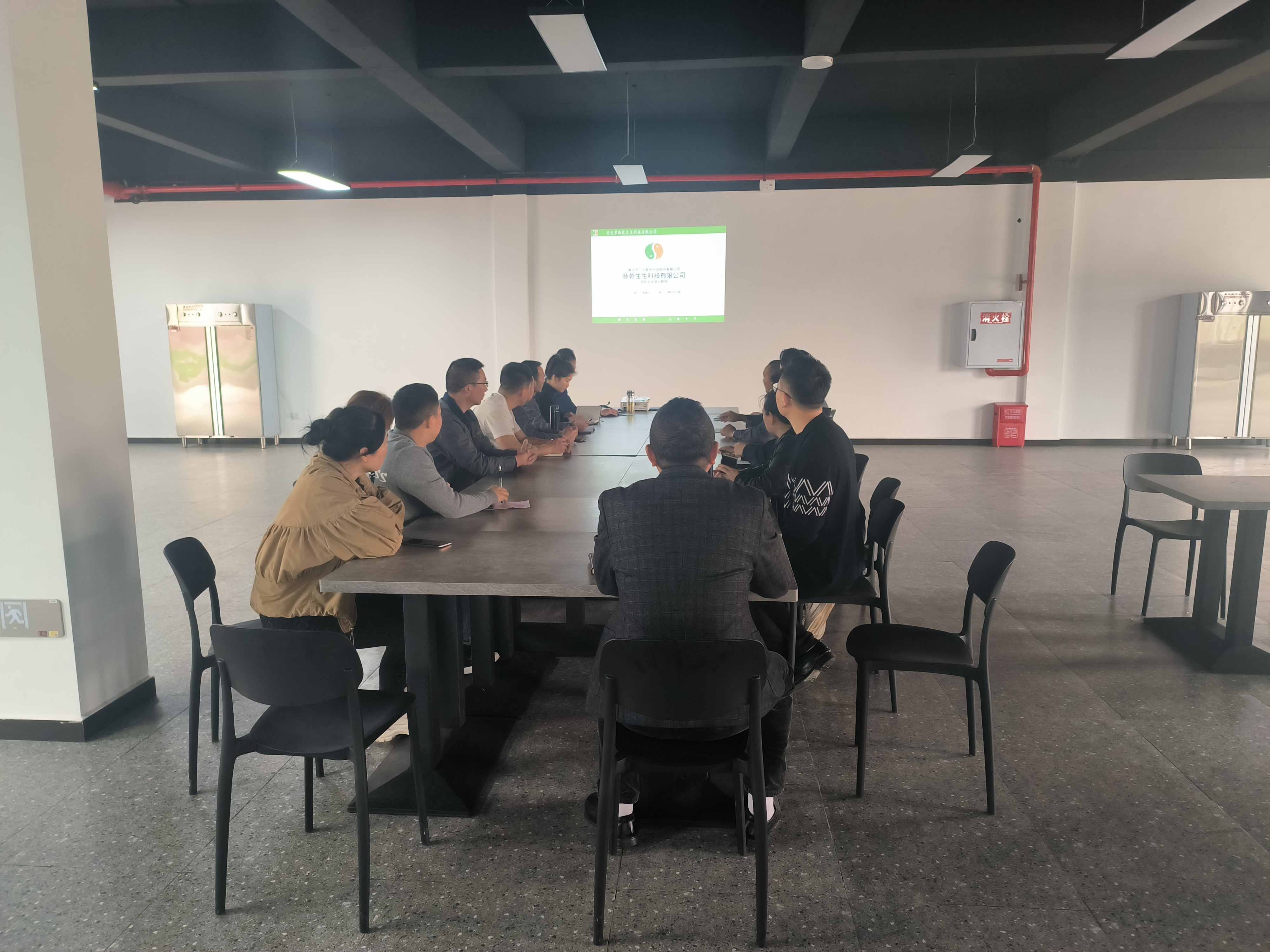 69畜牧飼料廠開(kāi)展消防安全培訓(xùn)及應(yīng)急演練實(shí)訓(xùn)