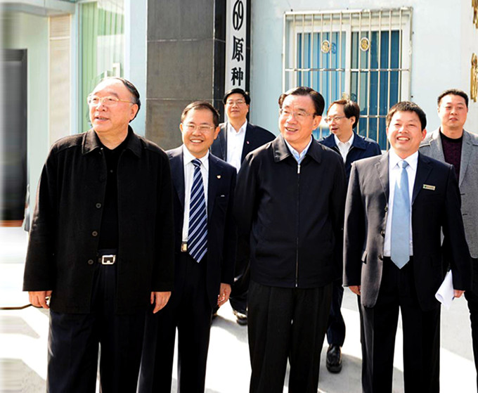 時(shí)任中共中央政治局常委紀(jì)委書(shū)記賀國(guó)強(qiáng)、重慶市市長(zhǎng)黃奇帆等領(lǐng)導(dǎo)視察重慶69